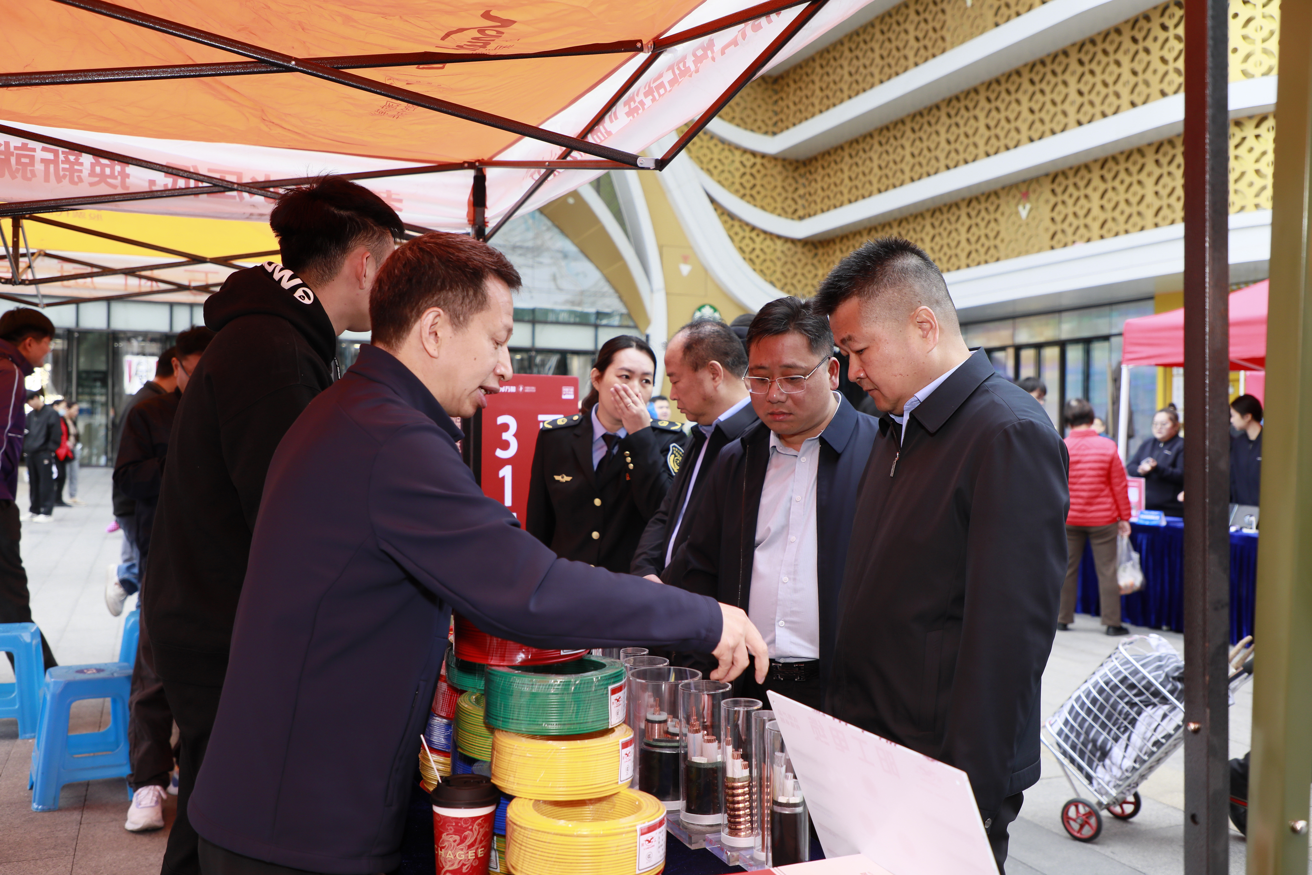 0313 提振消费信心·守护质量安全——广西开展2026年“3·15”消费维权工业产品质量安全宣传活动2(调整).jpg